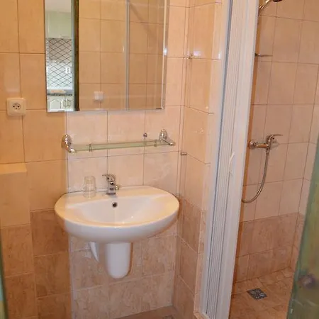 Hotel Famozclub Bakov nad Jizerou