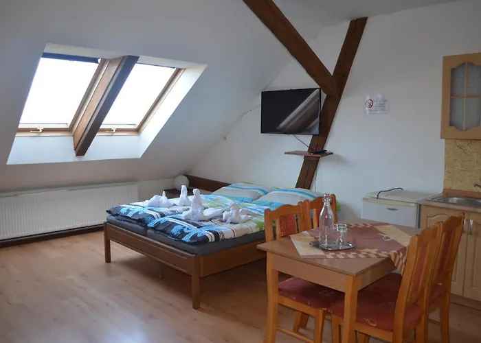 Famozclub 酒店 Bakov nad Jizerou